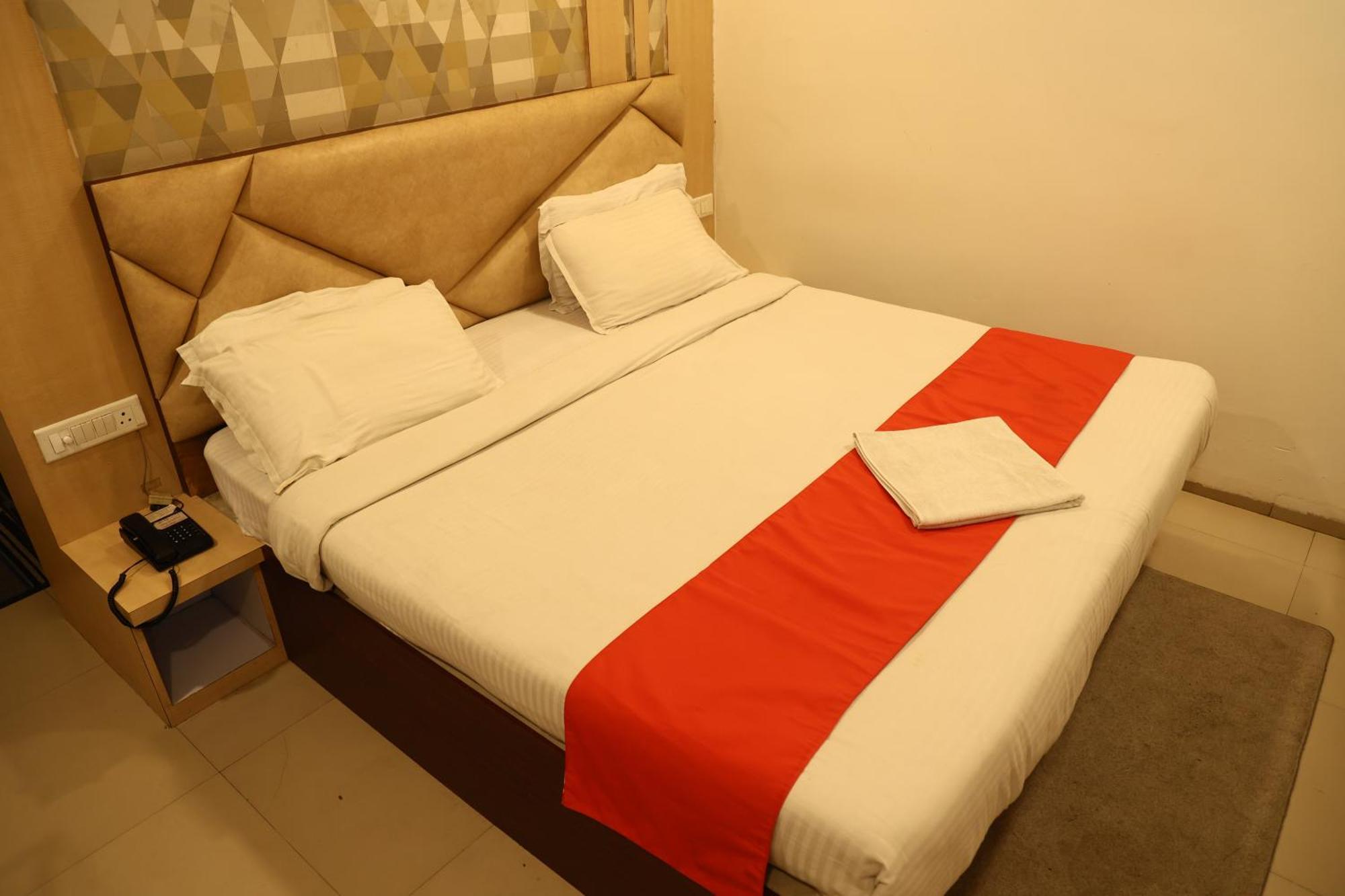 Hotel Bhubaneswari Classic Brahmapur Buitenkant foto