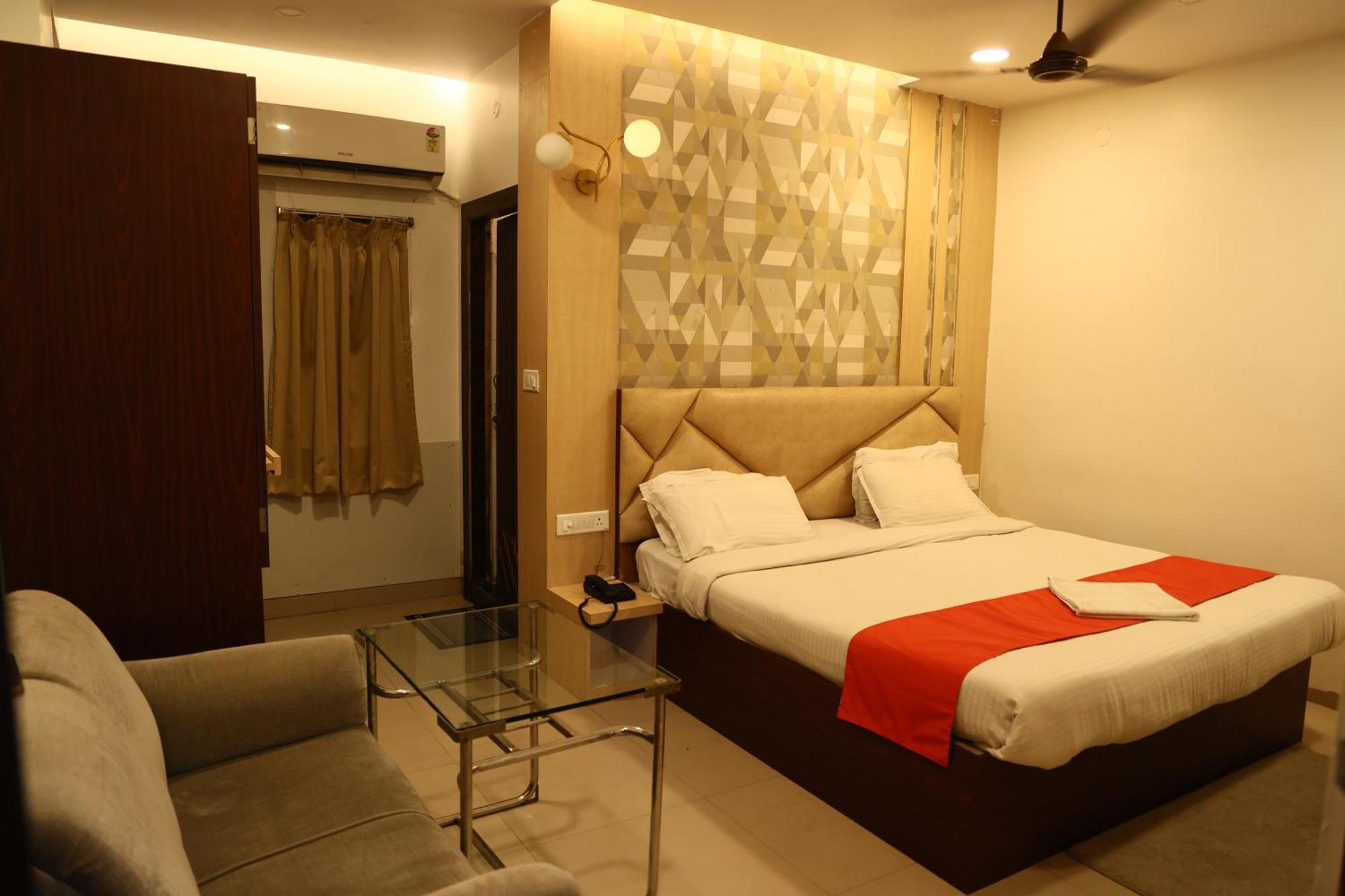 Hotel Bhubaneswari Classic Brahmapur Buitenkant foto