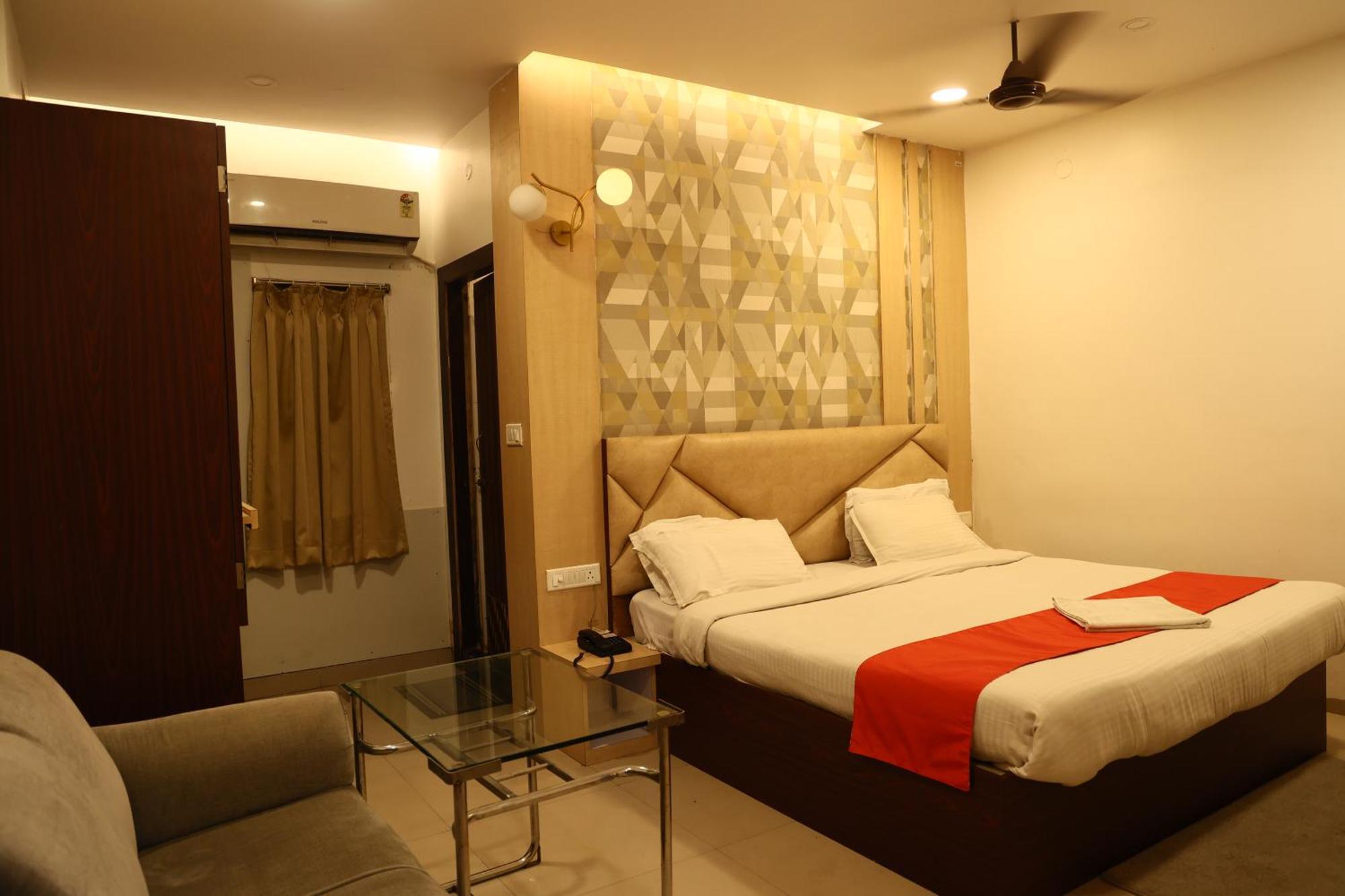 Hotel Bhubaneswari Classic Brahmapur Buitenkant foto
