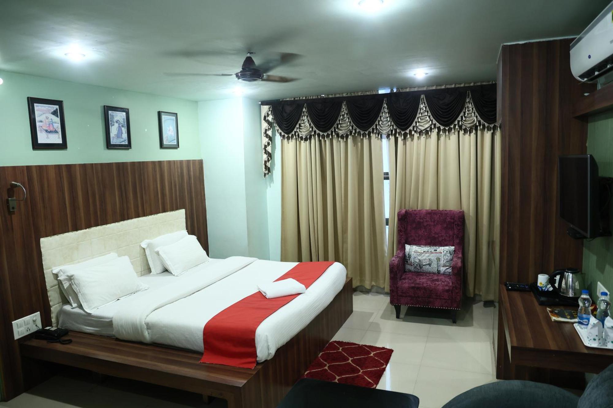 Hotel Bhubaneswari Classic Brahmapur Buitenkant foto