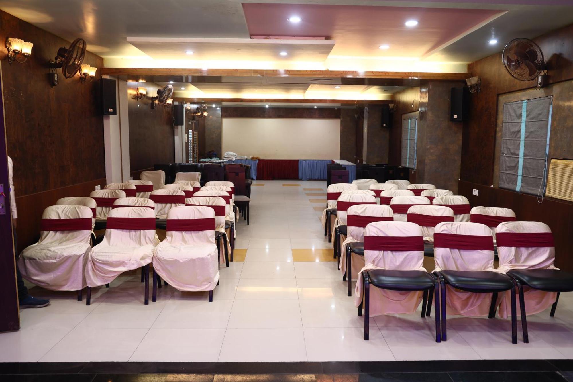 Hotel Bhubaneswari Classic Brahmapur Buitenkant foto